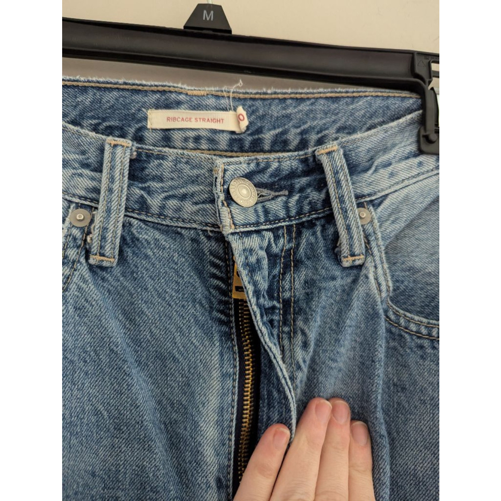 Levi's Ribcage Straight Leg High Rise Denim Jeans Women's Size 30 - Picture 4 of 9